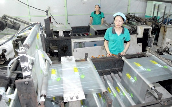 Workers at Tan Binh Culture Joint Stock Company (Photo: SGGP) Workers at Tan Binh Culture Joint Stock Company (Photo: SGGP)